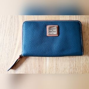 Dooney and Bourke dark green zipper wallet. Pebble grain leather.